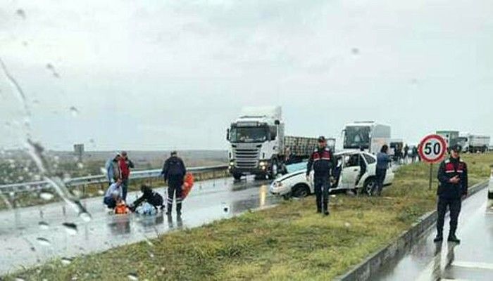 Yağış sebebiyle kayganlaşan yolda kaza meydana geldi: 4 yaralı