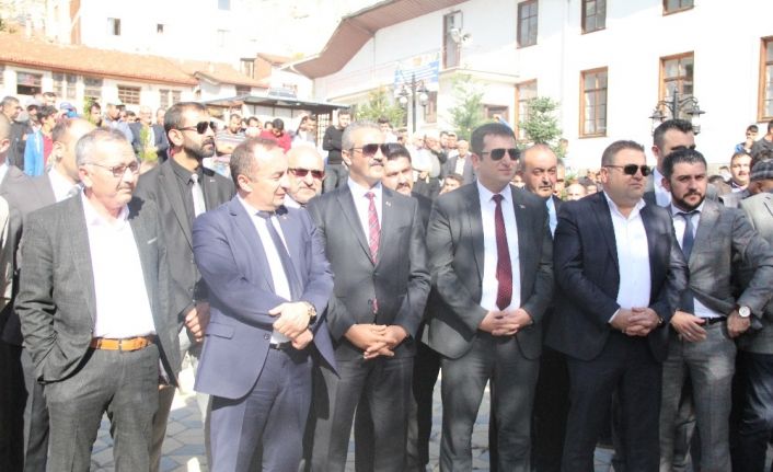 Yağmur duasına çıkan vatandaşlar deve kurban etti