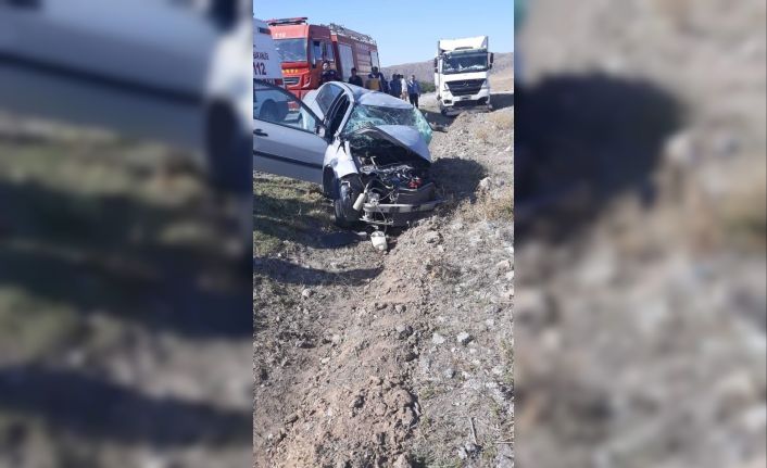 Yozgat’ta kamyonet ile otomobil çarpıştı: 1 ölü, 1 yaralı