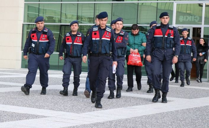 250 kilometre takip ettikleri iş adamının 98 bin eurosunu çaldılar