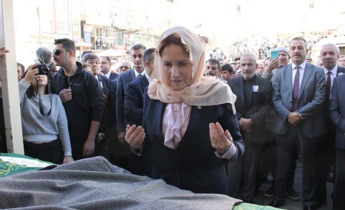 Akşener kazada ölen il başkanının cenaze törenine katıldı