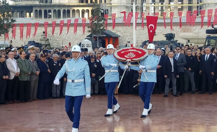 Atatürk Taksim’de de törenle anıldı