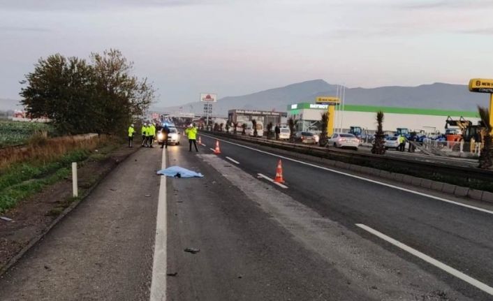 Bir araç çarptı, iki araç üzerinden geçti