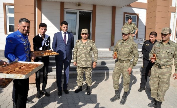 Bursalı annelerden Barış Pınarı Harekatı’na katılan askerlere börek