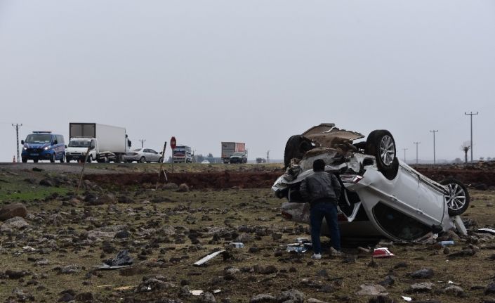 Çarpışan otomobiller ters döndü: 1 yaralı