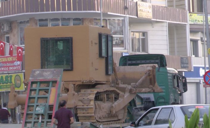 Ceylanpınar’a zıhlı askeri iş makinesi sevkiyatı