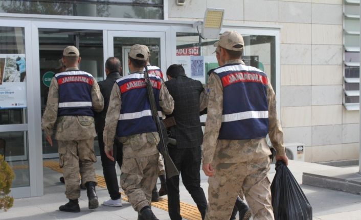 Elazığ’da 5 kilo esrarla yakalanan  2 şüpheli tutuklandı