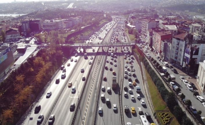 Haliç Köprüsü’ndeki kaza E-5 Karayolu trafiğini kilitledi