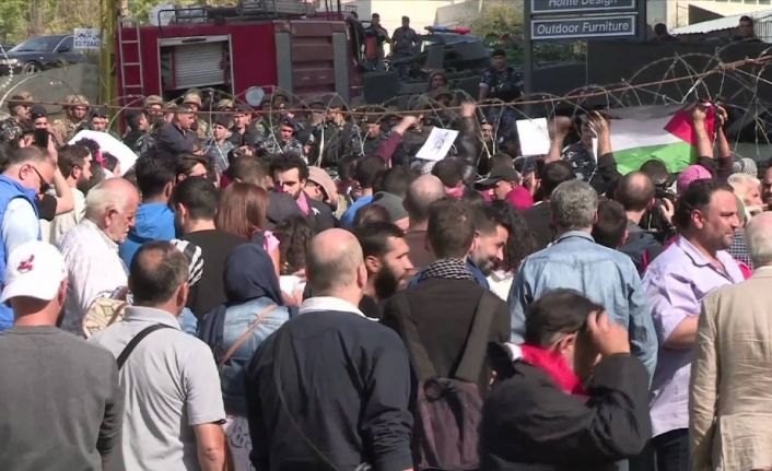 Hizbullahçı gruplarla protestocular karşı karşıya