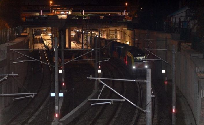 İstanbul Boğazı’ndan ilk yük treni geçti