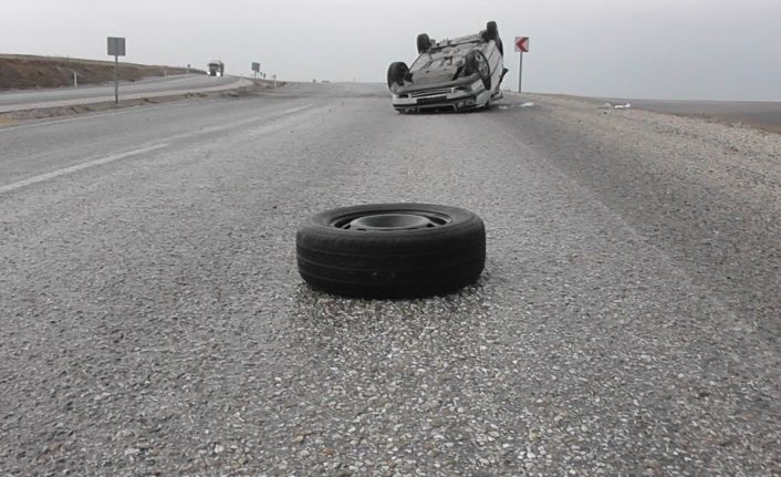 Karşı şeride geçen otomobil takla attı: 2 yaralı