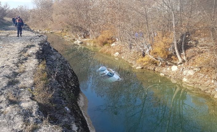 Kayıp olan iş adamı aracıyla uçtuğu çayda ölü bulundu