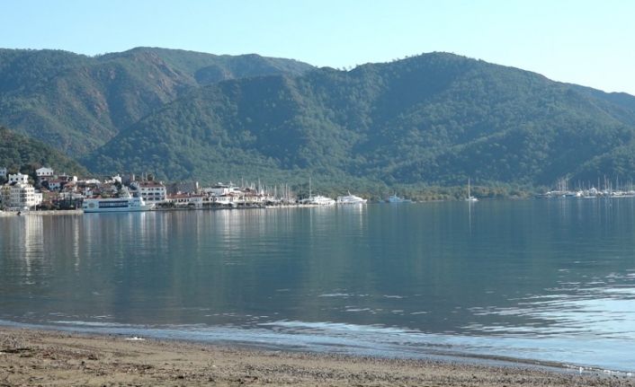 Marmaris’te kış ortasında deniz keyfi