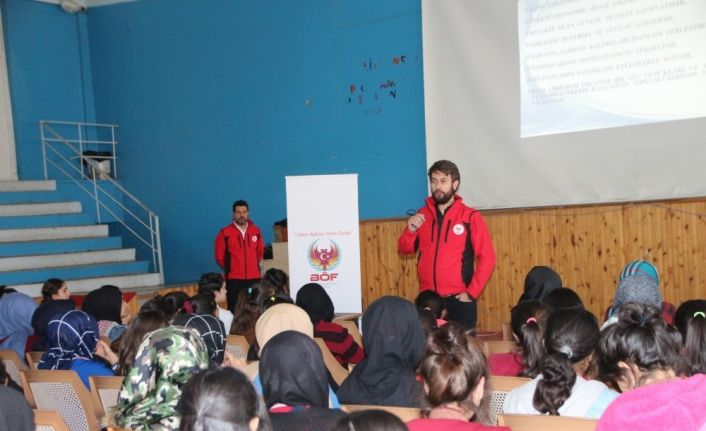 Muş’taki öğrenciler terör olaylarına karşı bilgilendiriliyor