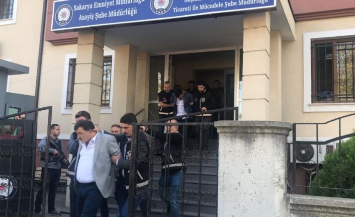 Sakarya’da otomobil dolandırıcılarına operasyon: 11 gözaltı