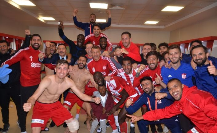 Sivasspor liderliğe alıştı