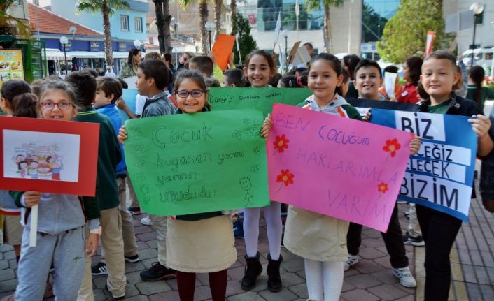 Söke’de çocuklar haklarını haykırdı