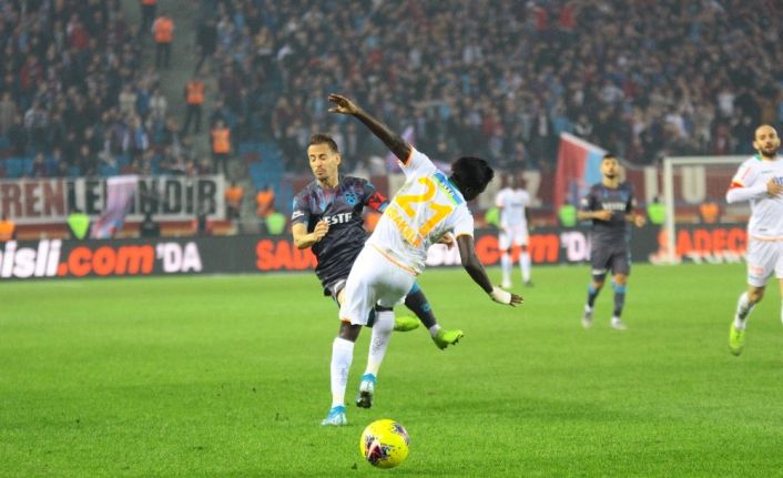 Trabzonspor Alanyaspor'u liderlikten etti