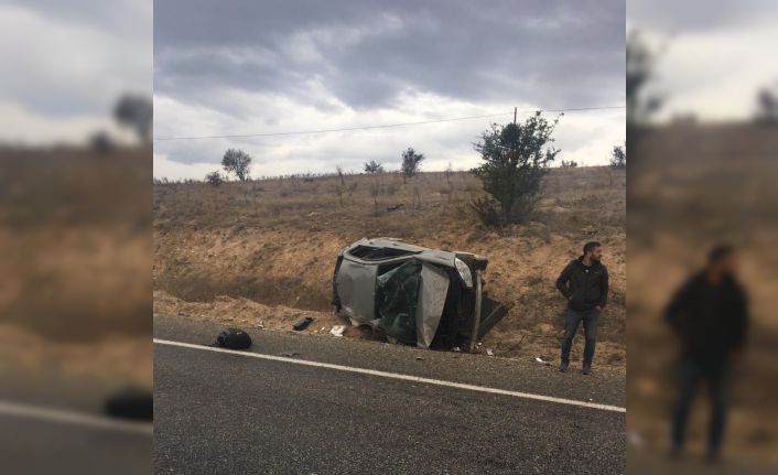 Takla atan otomobilden fırlayan genç, hayatını kaybetti