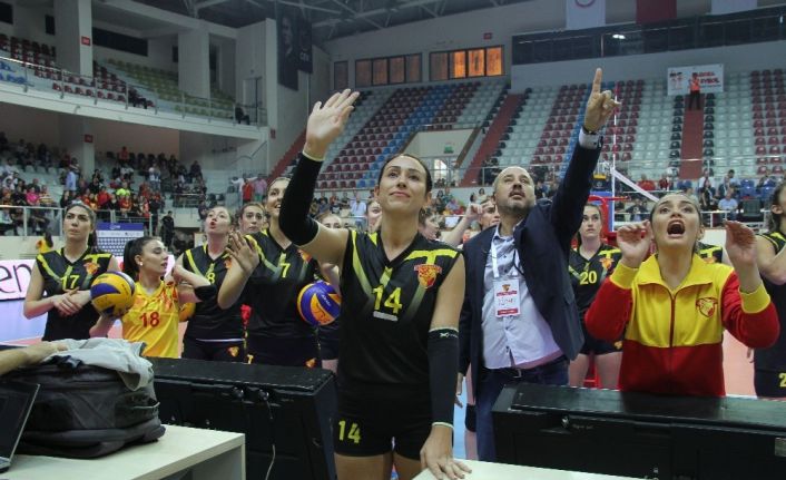 Voleybolda olaylı İzmir derbisi