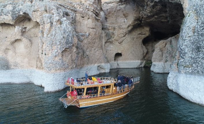 Yeni keşfedilen kanyonlara tekne ile tur