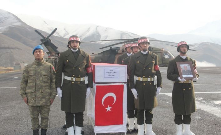 Yıldırım düşmesi sonucu şehit olan asker için uğurlama töreni