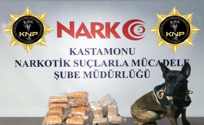 14 kilo eroinle yakalanan şüpheliler tutuklandı