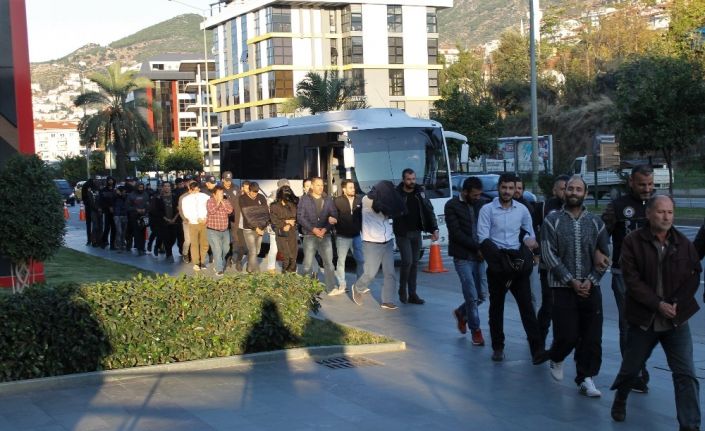 Alanya’da uyuşturucu operasyonuna 16 tutuklama