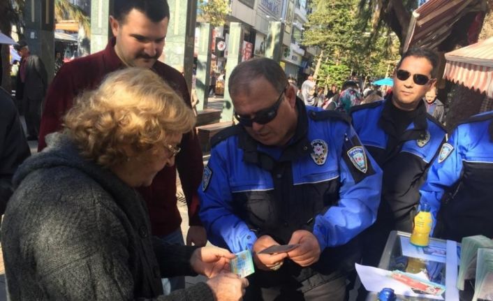 Antalya polisi sahte Milli Piyango ile ilgili vatandaşları bilgilendirdi