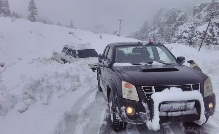 Antalya’da kar yağışı nedeniyle kapanan yollar açılıyor