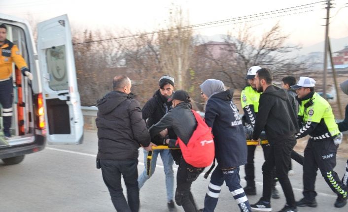 Bariyerlere çarpan motosiklet sürücüsü yaşamını yitirdi