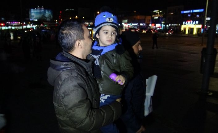 Bebeğini AVM’ye terk eden anne polis zoruyla duruşmaya getirildi