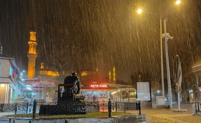 Bir anda bastırdı, hayat felç oldu