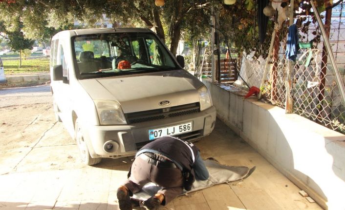 Çalışmayan aracın altındaki civatayı gördü, eğilip bakınca şok oldu