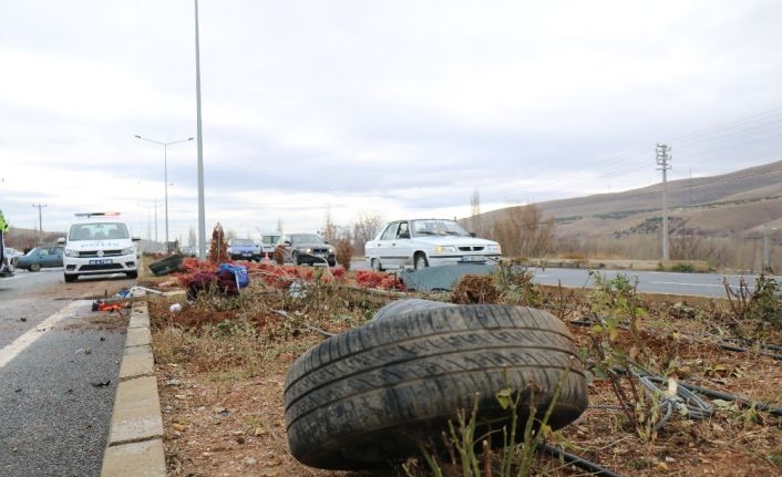 Cenazeye giden aile kazada yok oldu