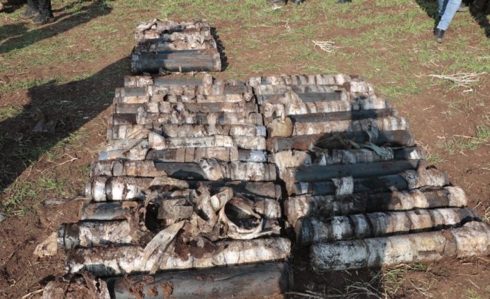 Diyarbakır’da toprağa gömülü cephanelik ele geçirildi