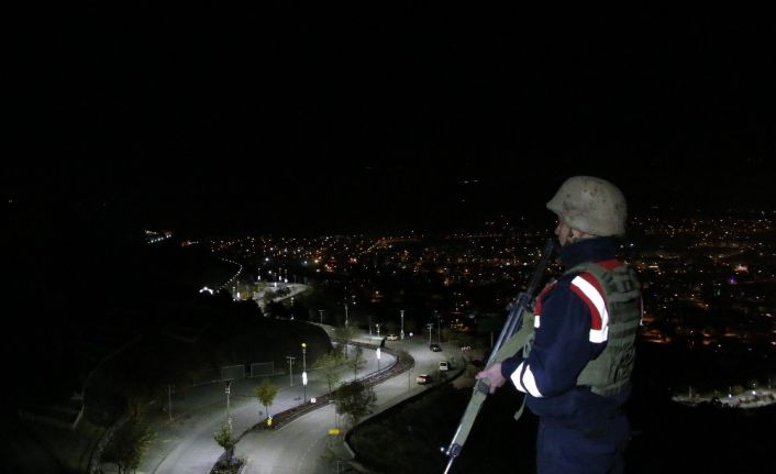 En uzun gecede, vatan nöbeti tamam