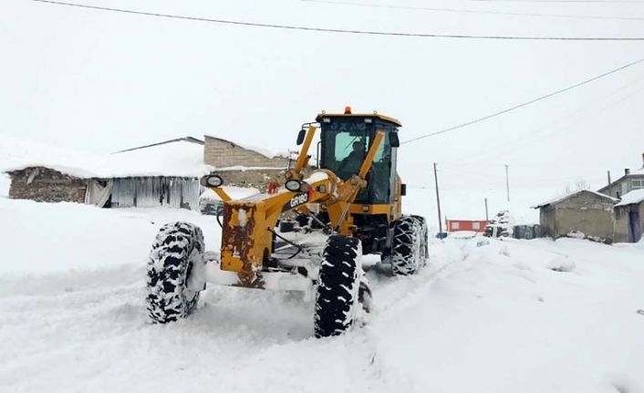 Erzincan’da kar ve tipi dolayısıyla 49 köy yolu ulaşıma kapandı