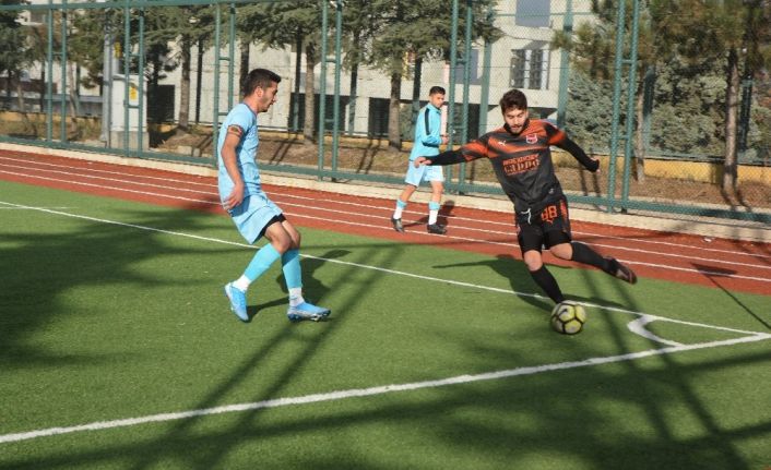 Isparta’da 4 kırmızı kartın çıktığı maçın galibi Emrespor oldu