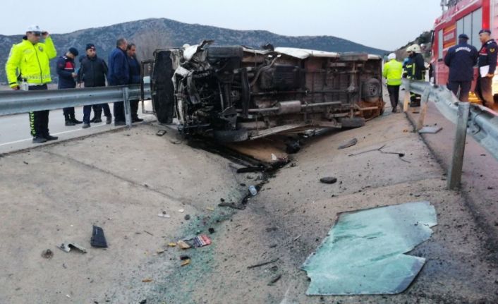 Isparta’da midibüs devrildi: 12 yaralı