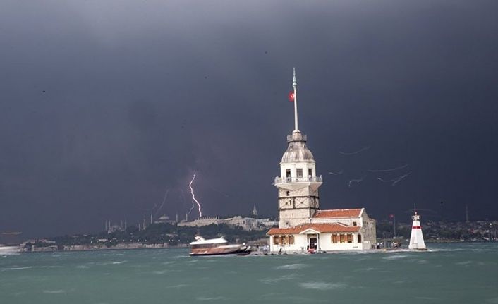 İstanbul’a hafta sonu sağanak yağış ve fırtına uyarısı