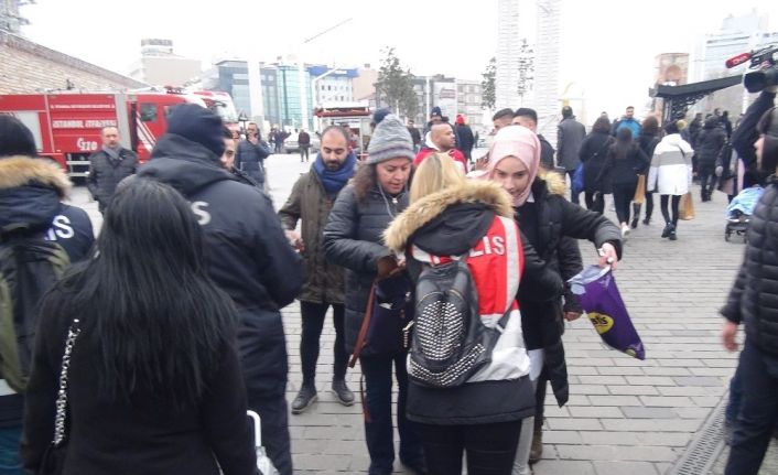 İstiklal Caddesi’nde insan seli