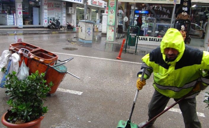 Jet işçi temizlik yapmadan duramıyor