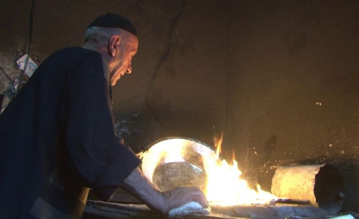 Kalaycı Fahrettin Usta 60 yıldır bakırı sevgiyle parlatıyor