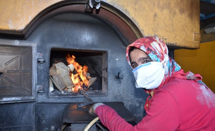 Kalorifer ateşçisi kadın azmiyle örnek oluyor