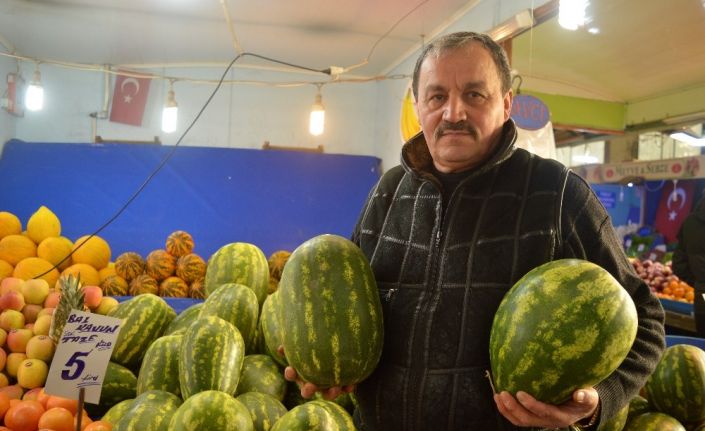 Karpuz hala tezgahlardaki yerini koruyor