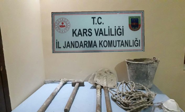 Kars’ta define bulmak için evi kazdılar