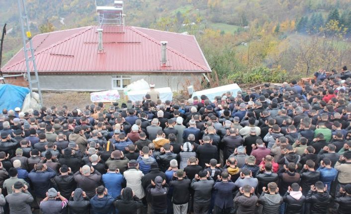 Kastamonu’da kazada ölen aile, birlikte toprağa verildi