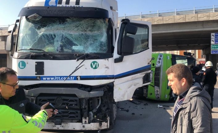 Kocaeli’de otobüsle tanker çarpıştı: 20’ye yakın yaralı