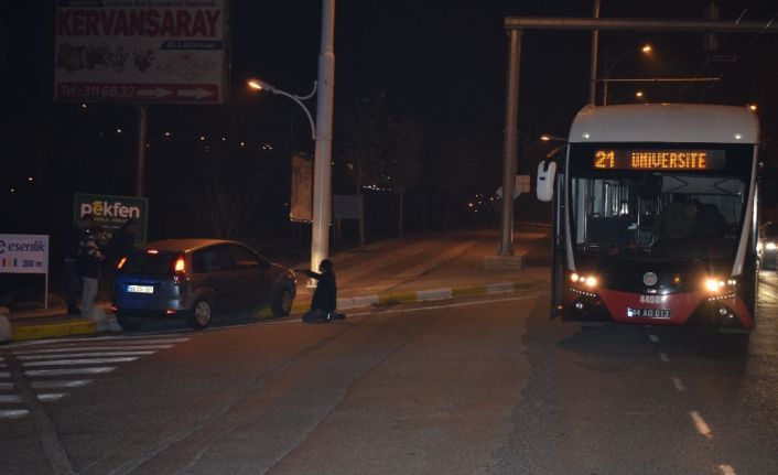 Malatya’da trambüs ile otomobil çarpıştı: 2 yaralı